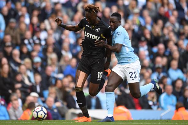 目光投向了 目光投向了